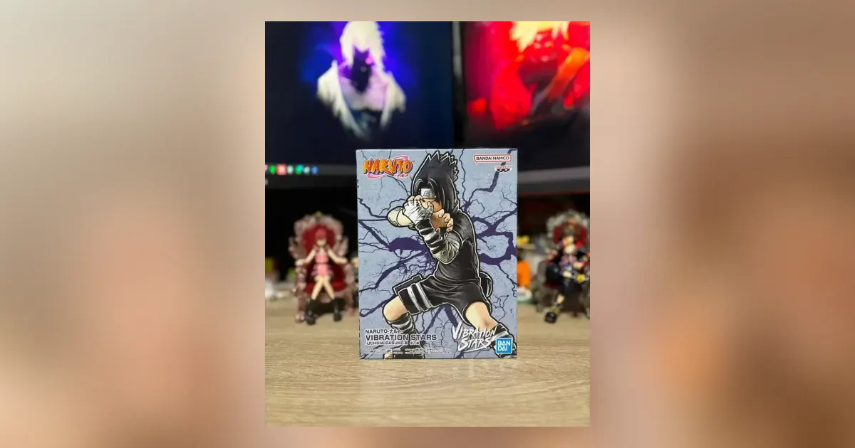 Figura original de Sasuke Uchiha de la línea Vibration Stars en su caja